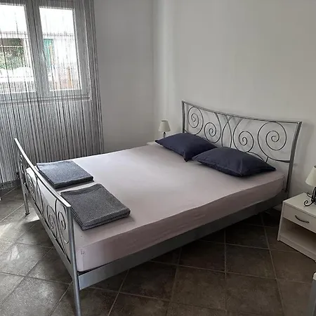 Krolo Otok Ciovo شقة تروغير